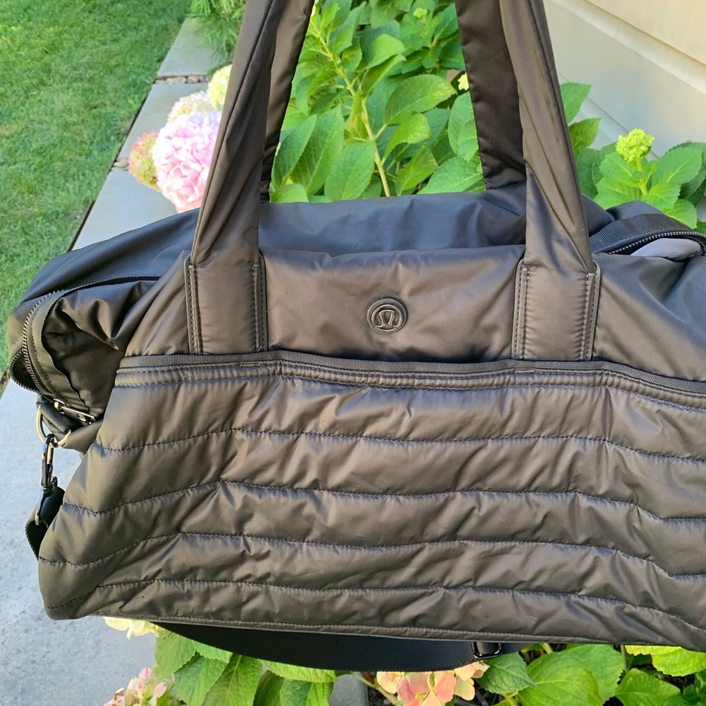 Large Lululemon duffle bag.  LIKE NEW!